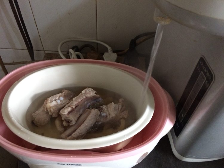 雪梨佛手瓜炖唐排步骤5