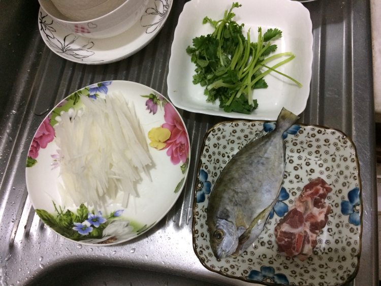 萝卜丝泥猛鱼汤步骤1