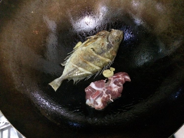 萝卜丝泥猛鱼汤步骤3