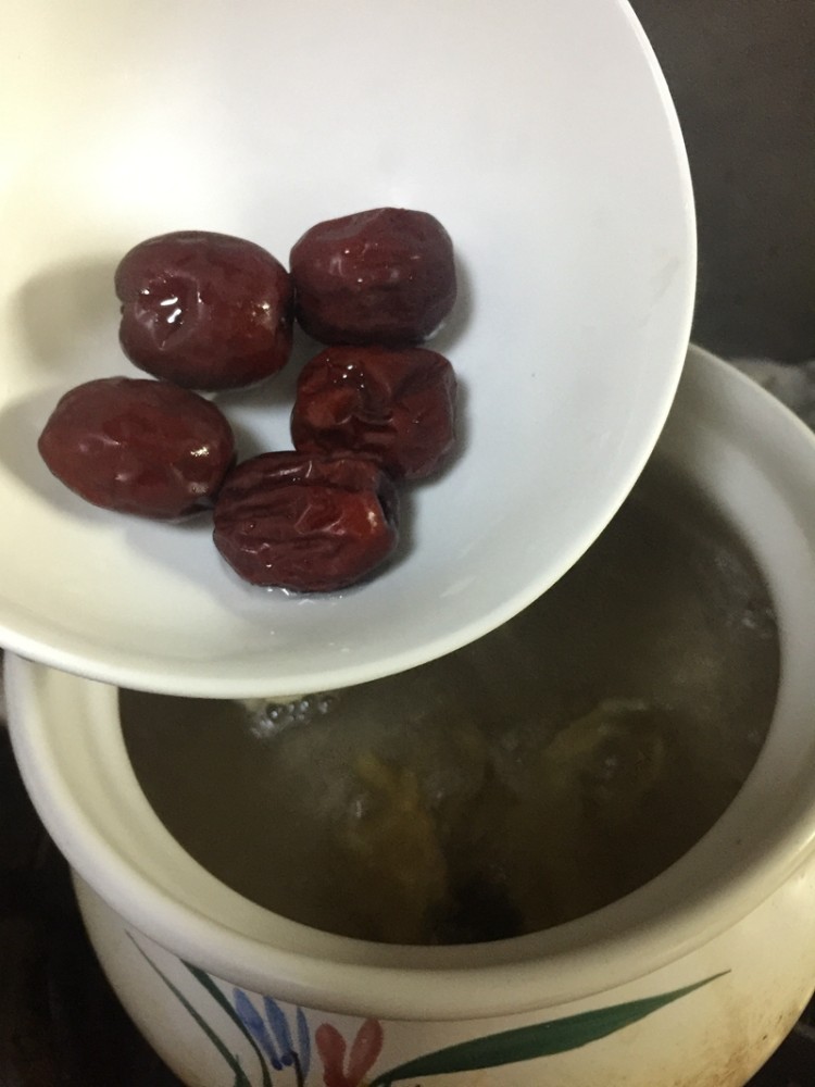 当归首乌红枣汤步骤4