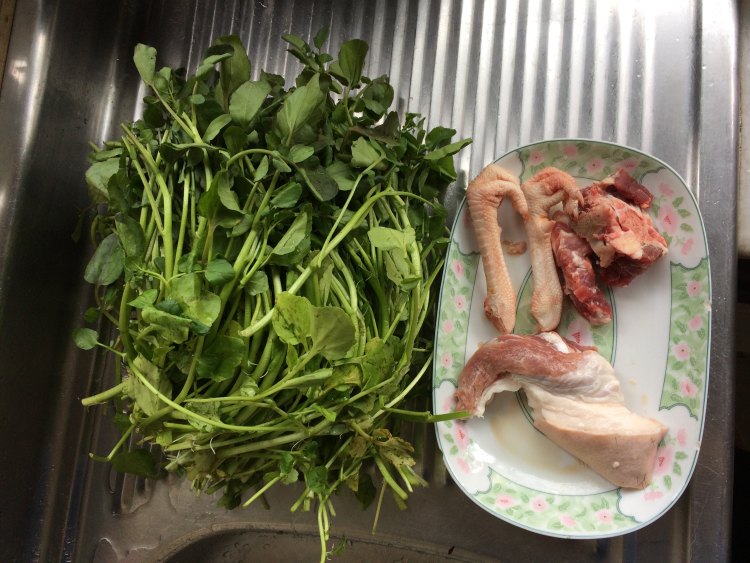 西洋菜蜜枣煲猪踭步骤1