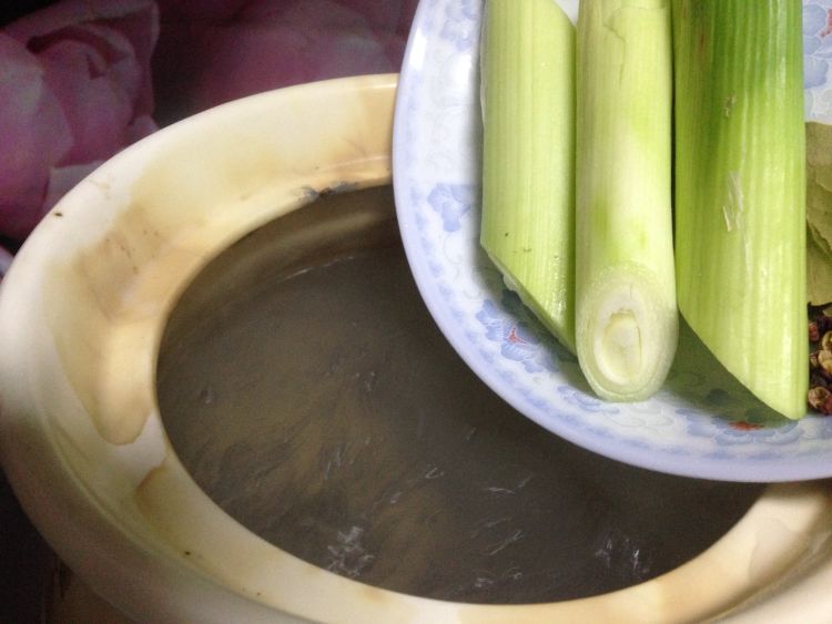 莲藕玉米排骨汤步骤7