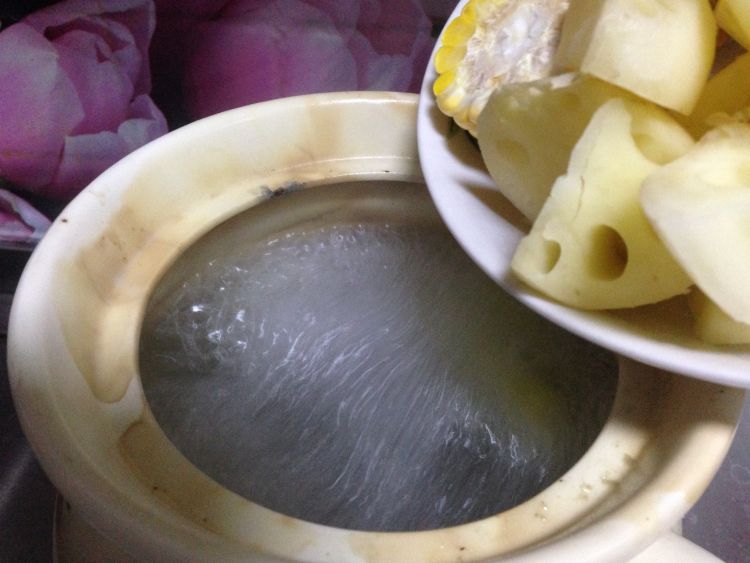 莲藕玉米排骨汤步骤10