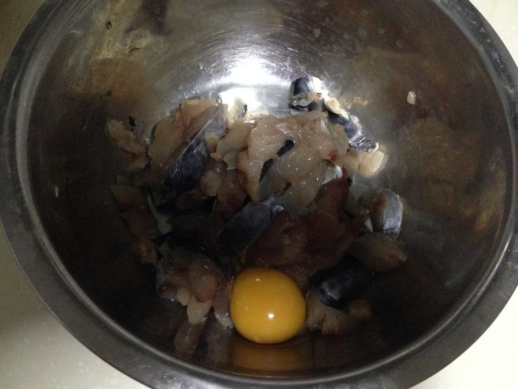 手打鲅鱼鱼丸步骤2