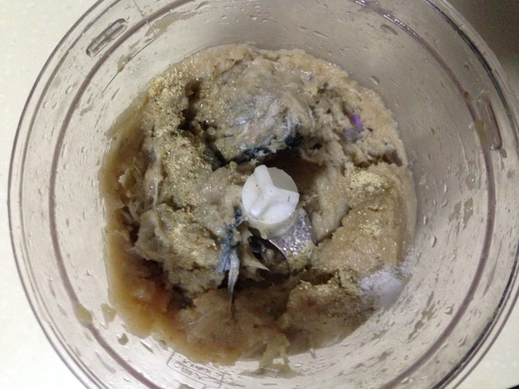 手打鲅鱼鱼丸步骤4