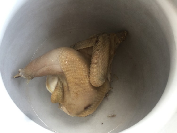 牛蒡红枣煲土鸡步骤3
