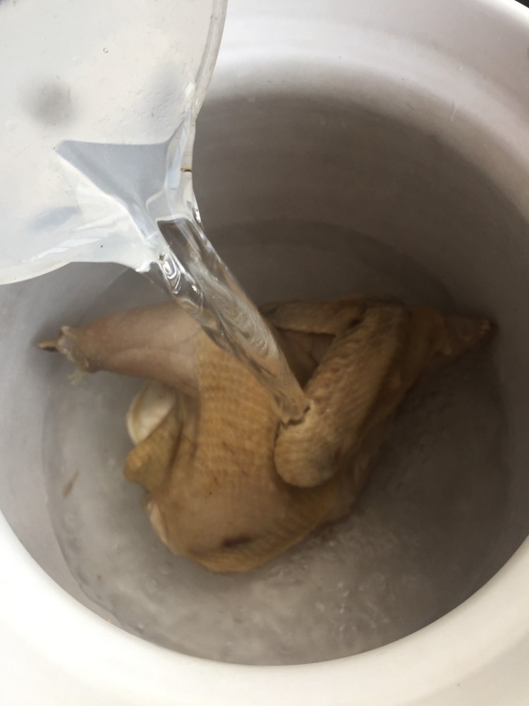 牛蒡红枣煲土鸡步骤4