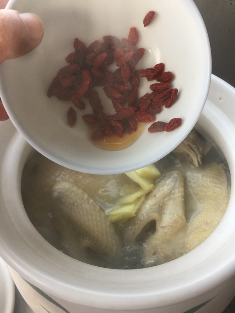 牛蒡红枣煲土鸡步骤6