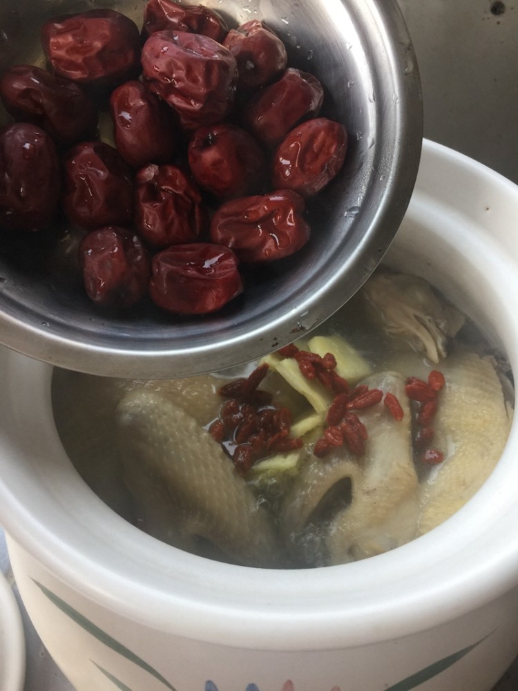 牛蒡红枣煲土鸡步骤7
