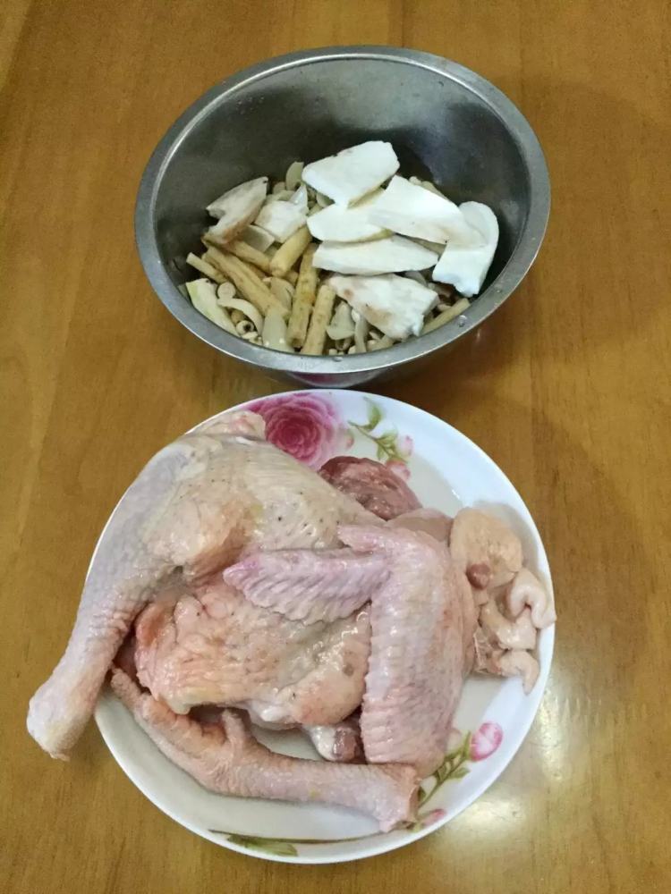 清补鸡汤步骤1