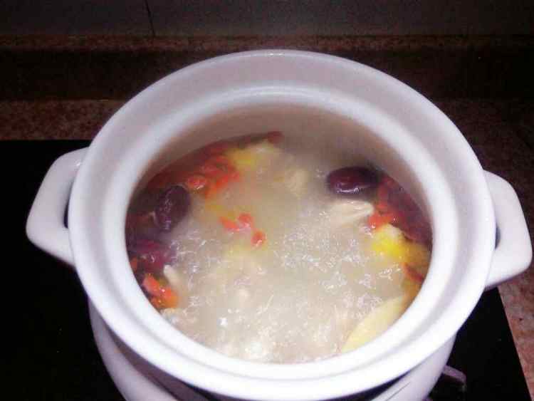 红枣枸杞鸡汤步骤6