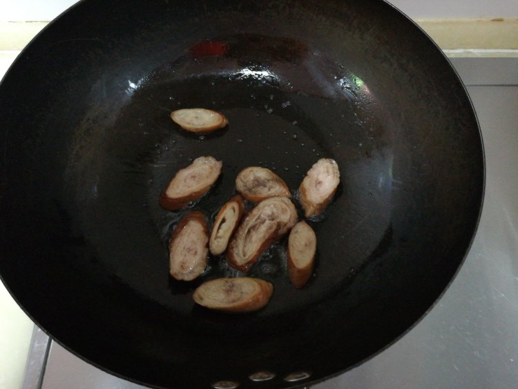白菜大肠冻豆腐汤步骤2