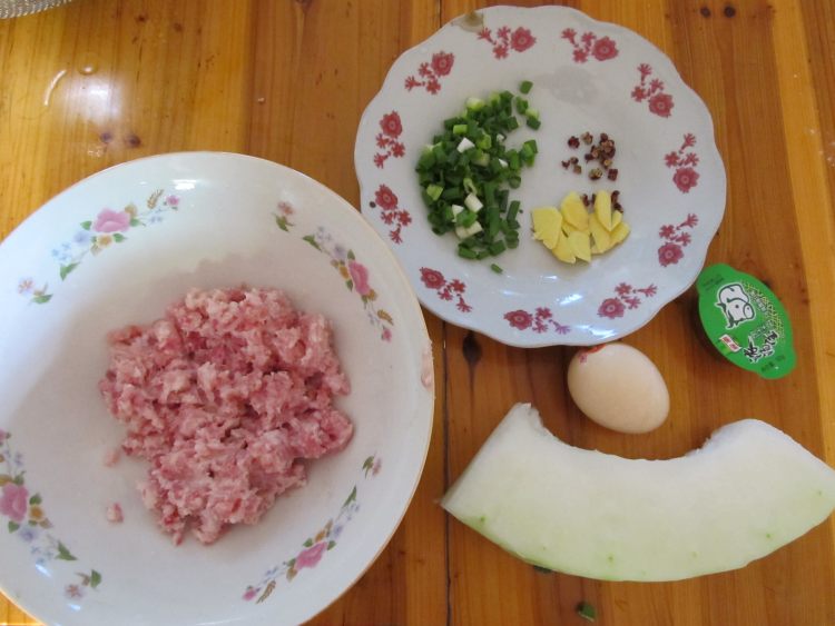 冬瓜肉丸汤步骤1