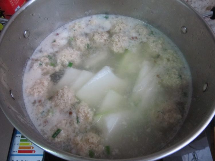 冬瓜肉丸汤步骤7
