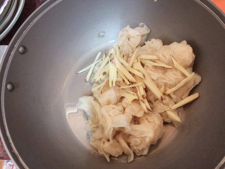 酸包菜炖大骨汤步骤5