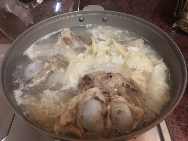 酸包菜炖大骨汤步骤8