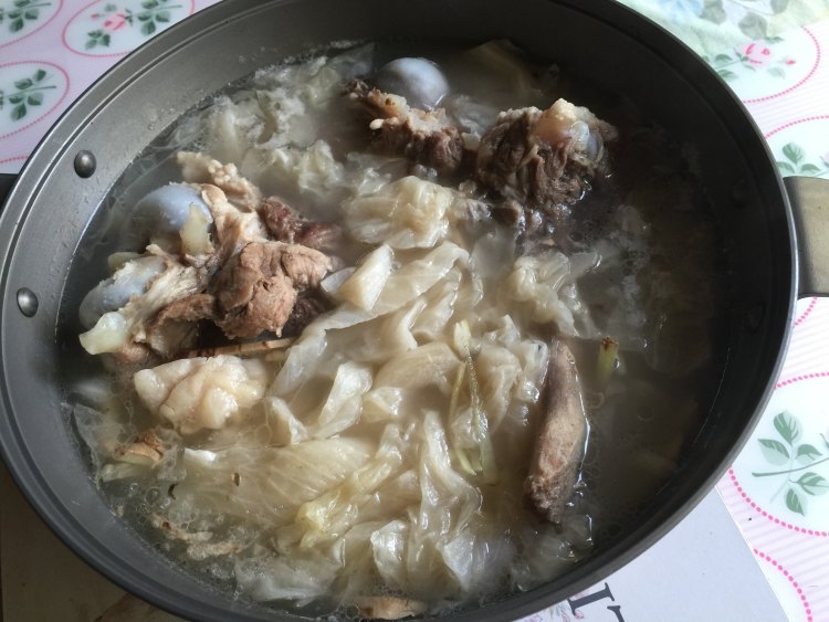 酸包菜炖大骨汤步骤9