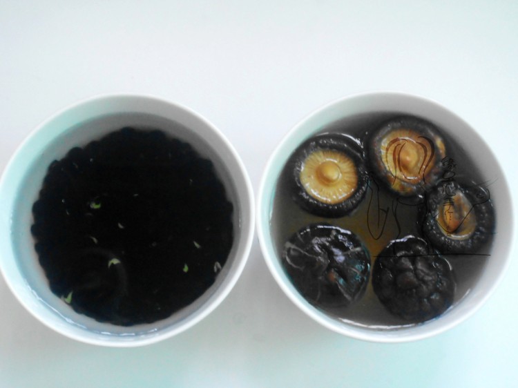 黑豆木耳乌鸡汤步骤2