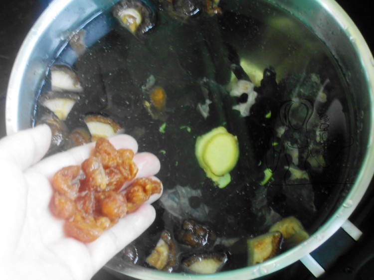 黑豆木耳乌鸡汤步骤5