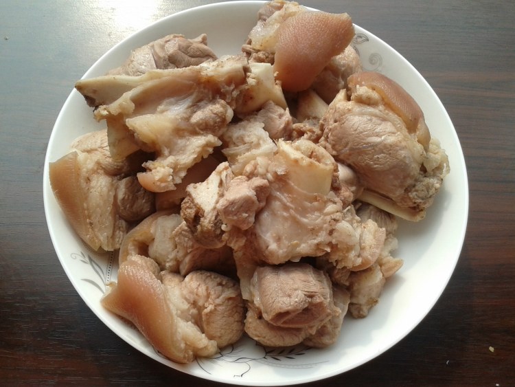 山药蹄髈汤步骤2