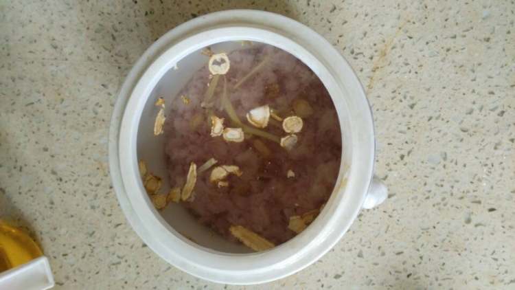 花旗参瘦肉炖汤步骤5