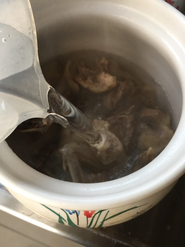 香菇炖乳鸽步骤4