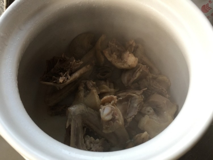 香菇炖乳鸽步骤3