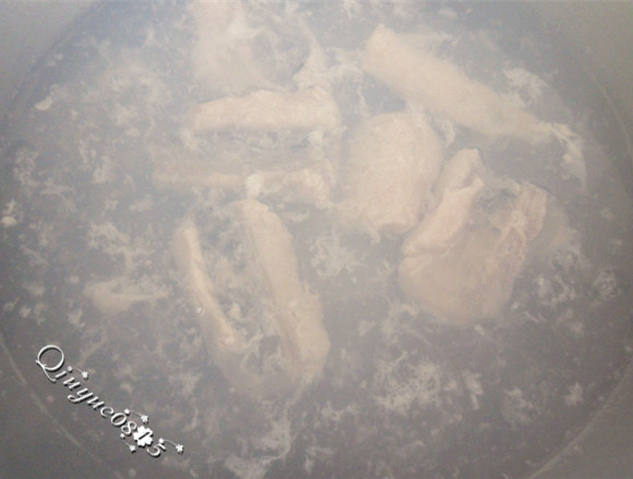 木耳番茄鱼片汤步骤3