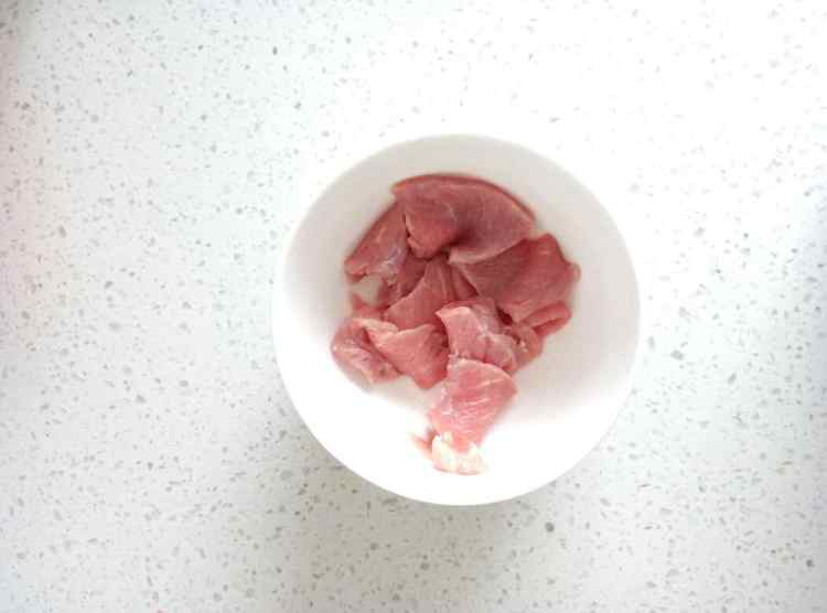嫩肉菠菜汤步骤1