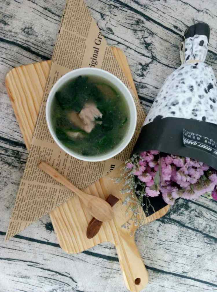 嫩肉菠菜汤步骤7