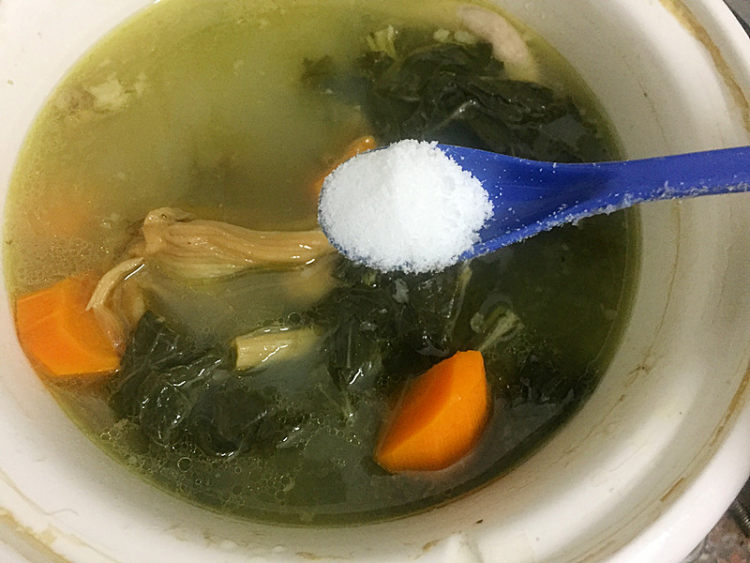 瑶柱陈肾煲菜干步骤9