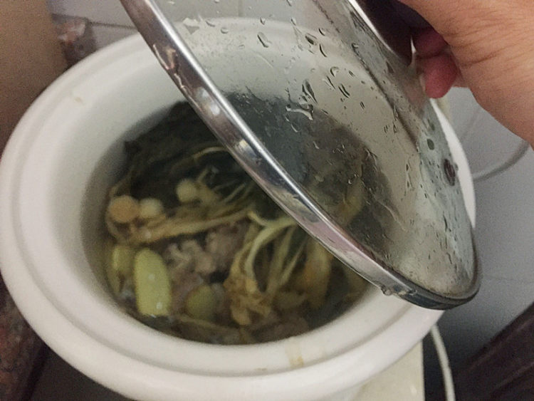 瑶柱陈肾煲菜干步骤8