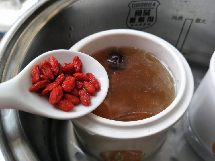 鱼胶炖排骨步骤7