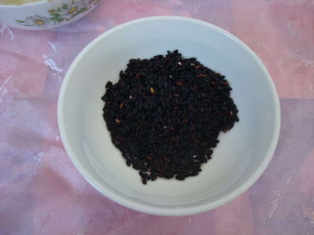 黑米红枣银耳粥步骤2