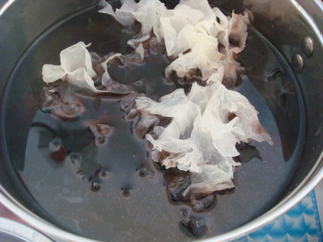 黑米红枣银耳粥步骤5