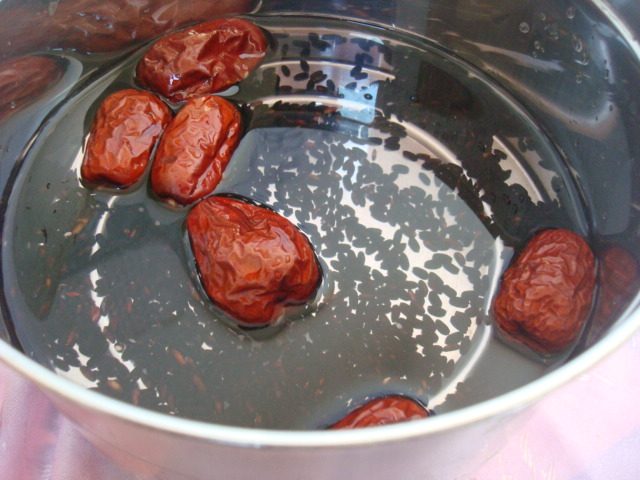 黑米红枣银耳粥步骤4