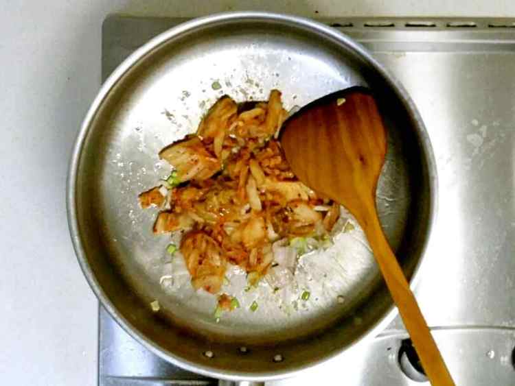 辣白菜炖豆腐汤步骤4