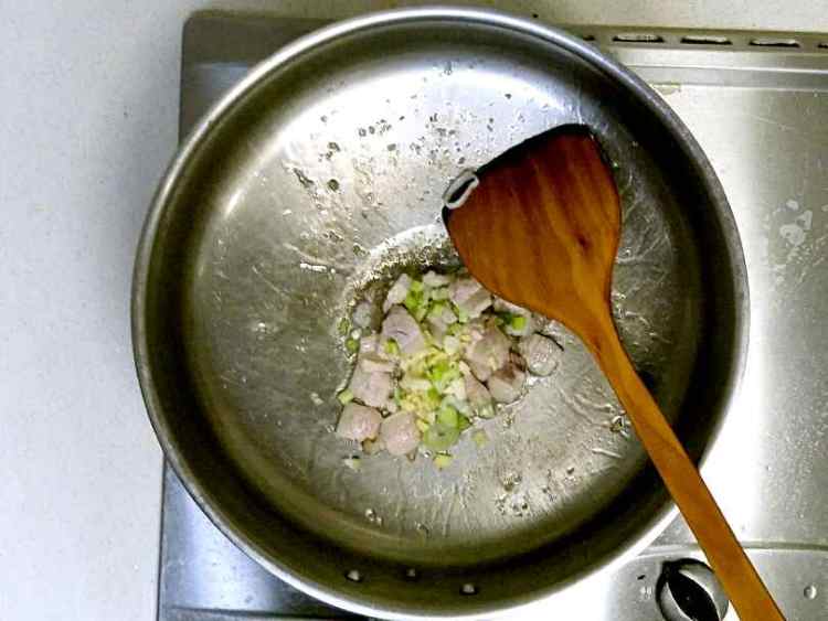 辣白菜炖豆腐汤步骤3