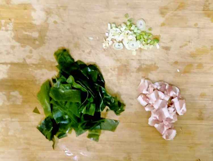 辣白菜炖豆腐汤步骤2
