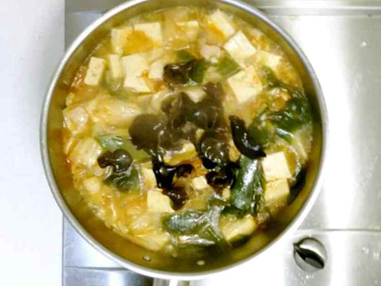 辣白菜炖豆腐汤步骤7