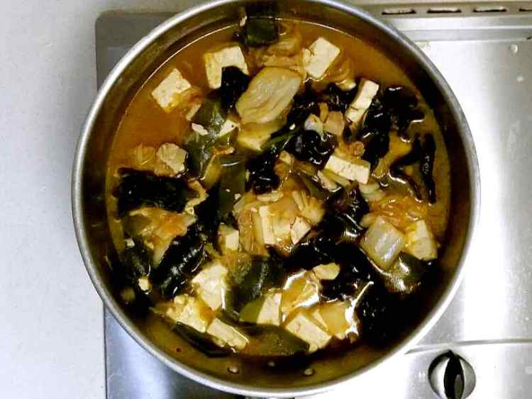 辣白菜炖豆腐汤步骤8