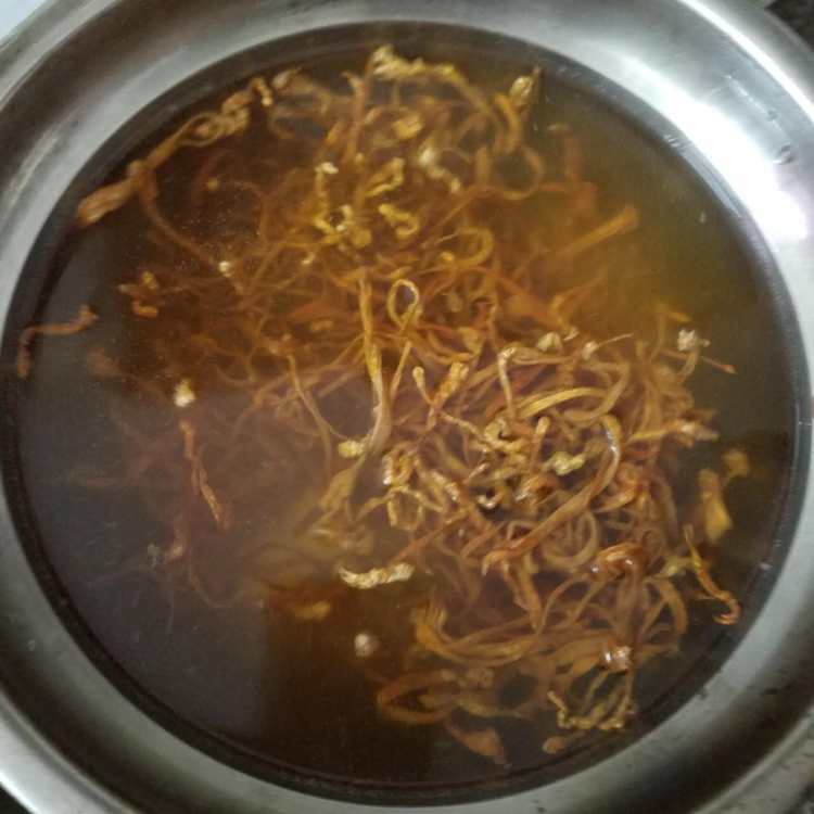 虫草花乌鸡红枣汤步骤3