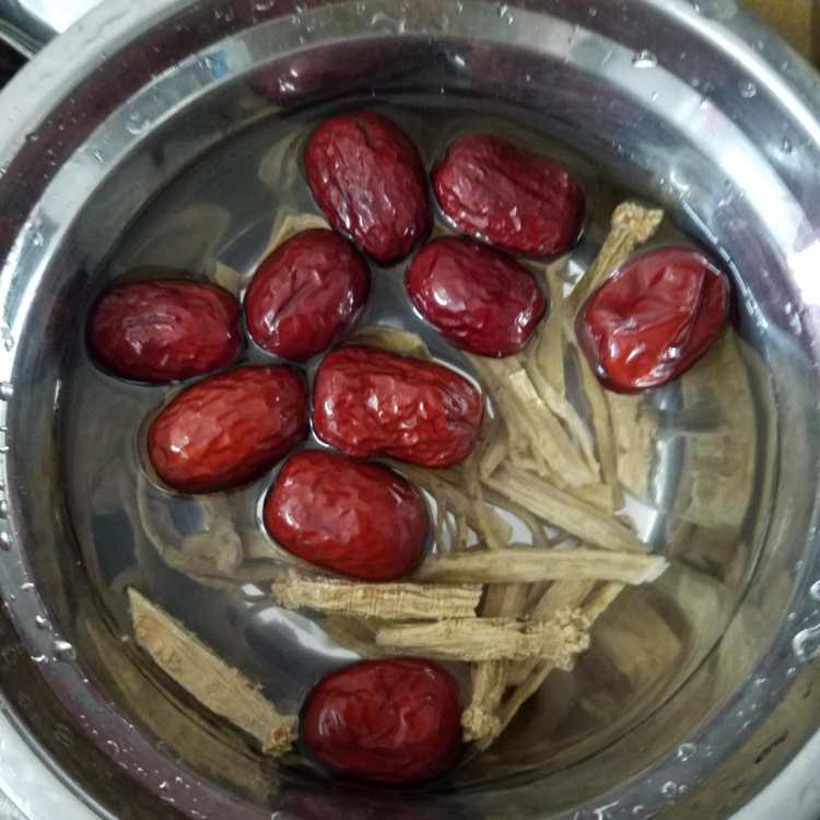 虫草花乌鸡红枣汤步骤2