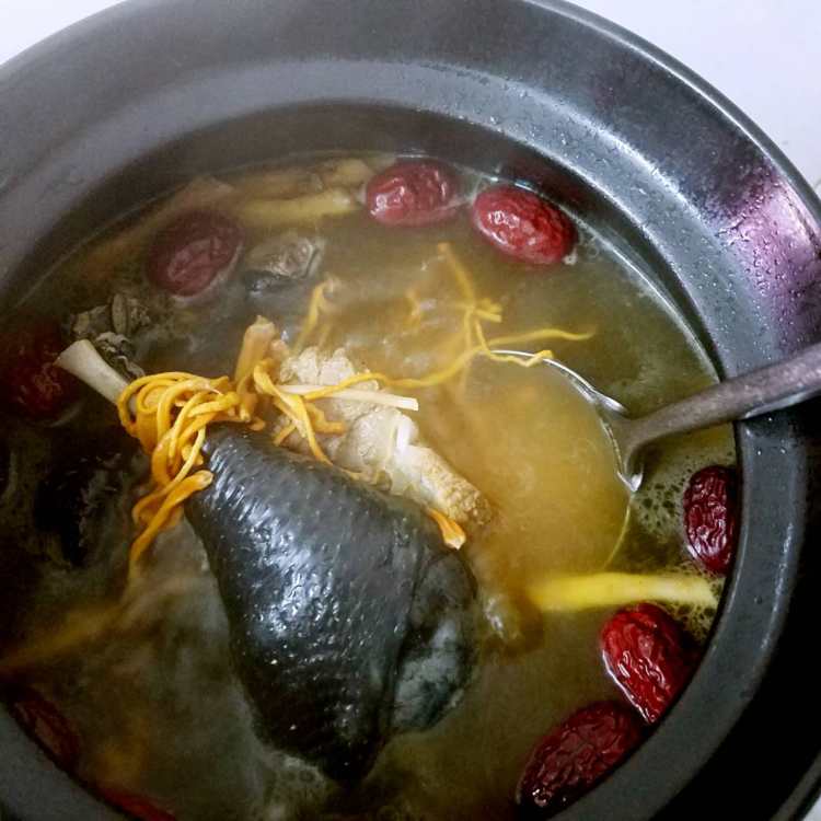 虫草花乌鸡红枣汤步骤8