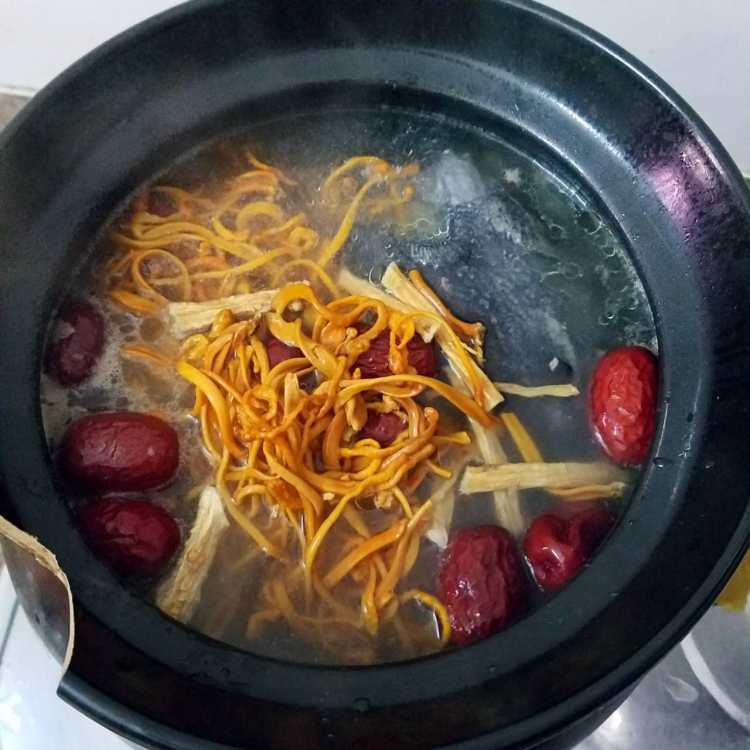 虫草花乌鸡红枣汤步骤7