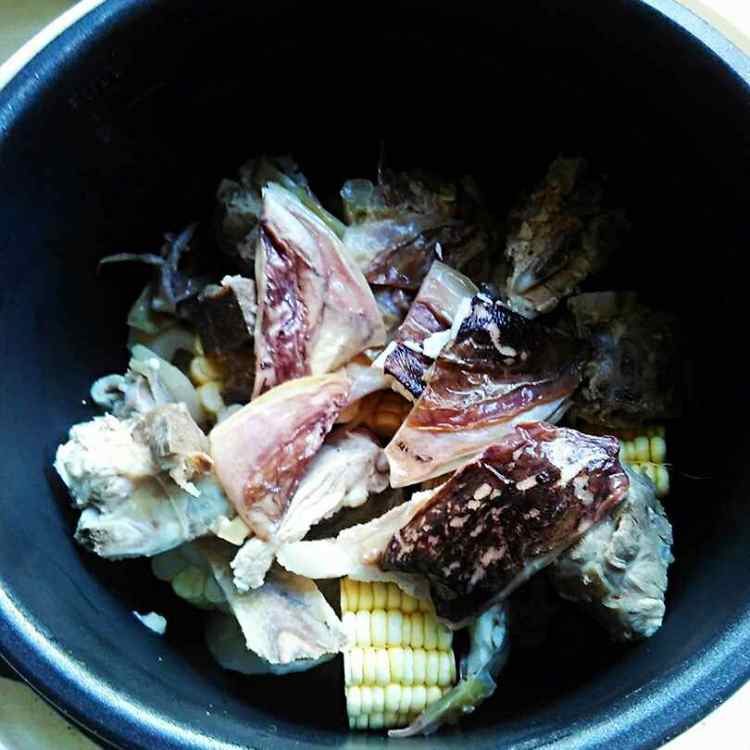 墨鱼菌菇汤步骤8