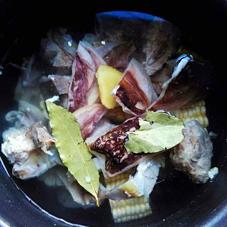 墨鱼菌菇汤步骤9