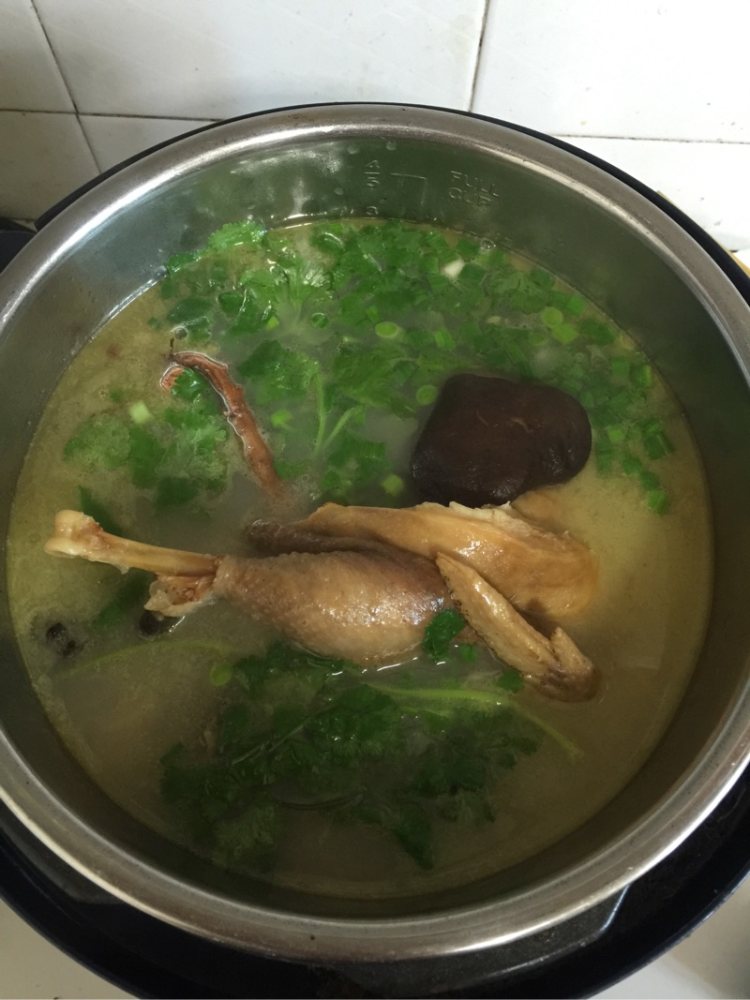 腊野鸡香菇汤步骤7