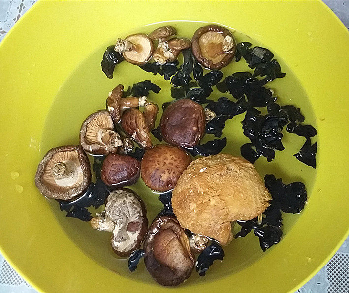 清汤什锦火锅步骤2