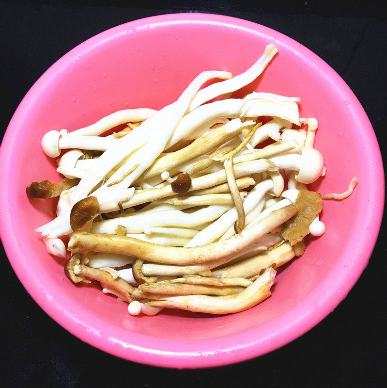 墨鱼菌菇养生汤步骤10